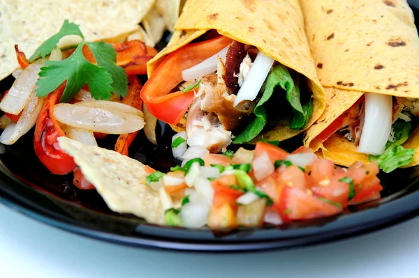 Grilled Chicken And Veggie Wraps — Stock Photo, Image