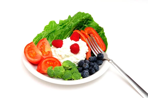Berry ve süzme peynir salatası — Stok fotoğraf