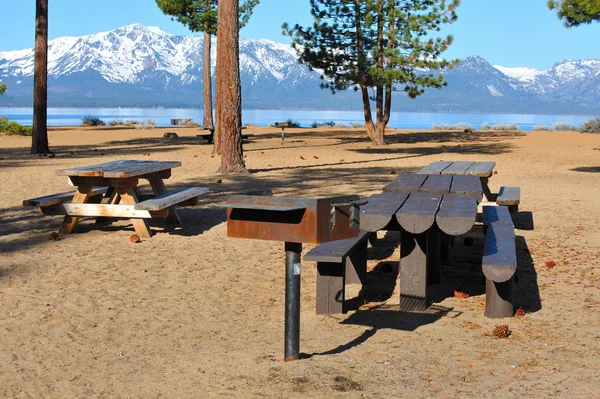 Зоны для пикников на озере Тахо — стоковое фото