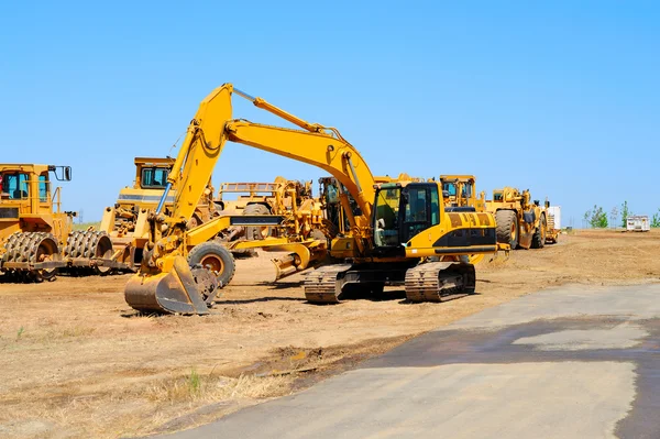 Excavator And Heavy Equipment — Stock Photo, Image