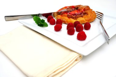 Ahududu Danimarka hamur işleri