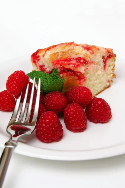 Himbeeren und Kaffee-Kuchen — Stockfoto