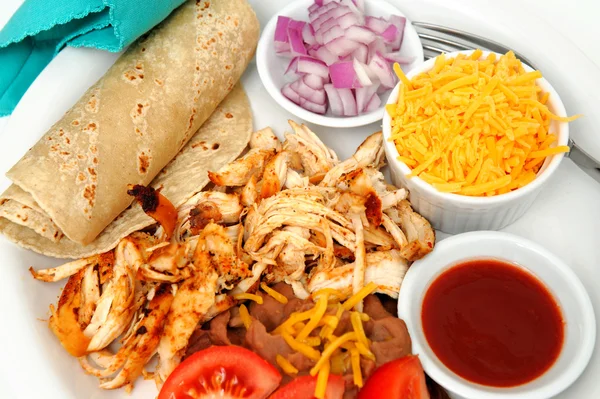 Chicken Tacos und gebackene Bohnen — Stockfoto
