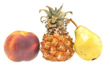 Şeftali, ananas ve armut