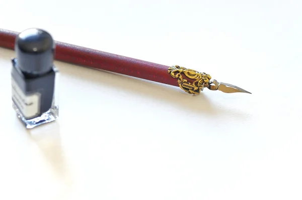 Gamla fontän penna och bläck — Stockfoto