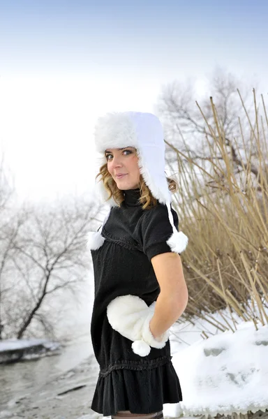 Kız portre ve kış sahne — Stok fotoğraf