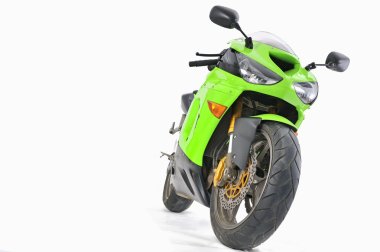 Motosiklet beyaz arkaplanda izole edildi