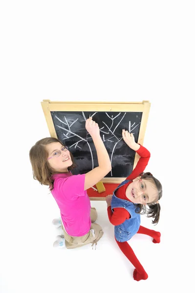 Två små flickor och blackboard — Stockfoto
