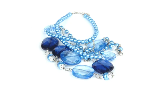 Pärlor av glas isolerade blå — Stockfoto