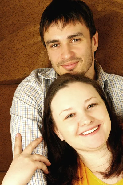Retrato de close-up de um jovem casal feliz — Fotografia de Stock