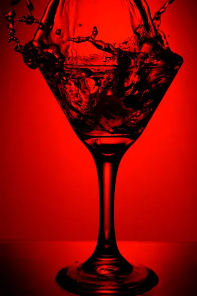 Czerwonym martini splash — Zdjęcie stockowe