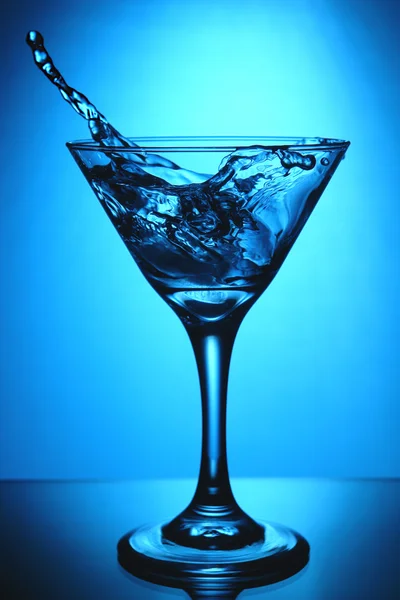 Glas van martini met splash — Stockfoto