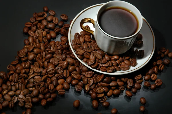 Φλιτζάνι καφέ σε μαύρη ομορφιά — Φωτογραφία Αρχείου