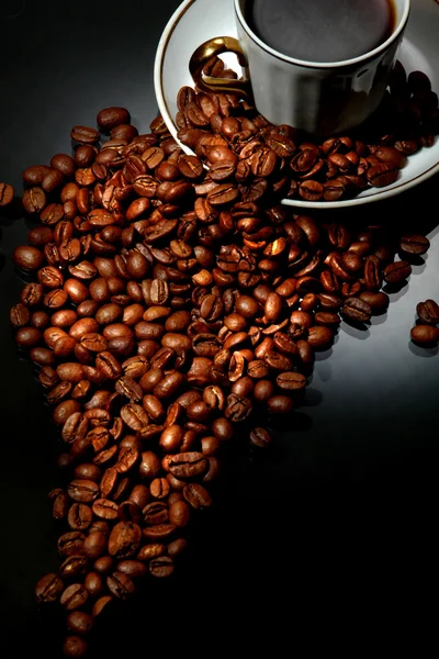 Coupe et grains de café — Photo