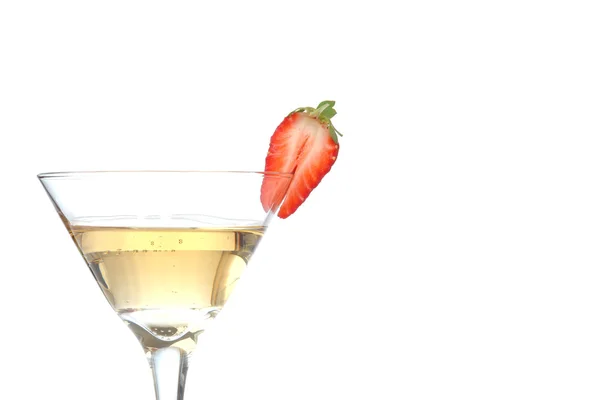 Partie de fraise sur un verre de martini — Photo