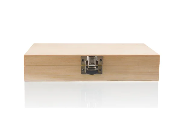 Drewniane pudełko na tle odbijać — Zdjęcie stockowe