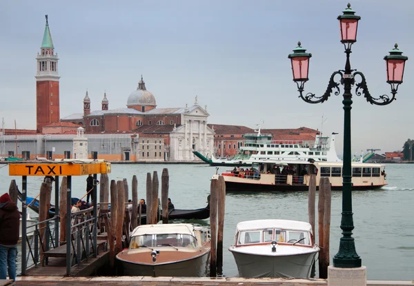 Italia, Venezia: barche da trasporto Immagini Stock Royalty Free
