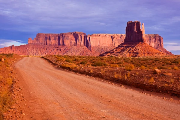 Monument Valley ıssız yol — Stok fotoğraf