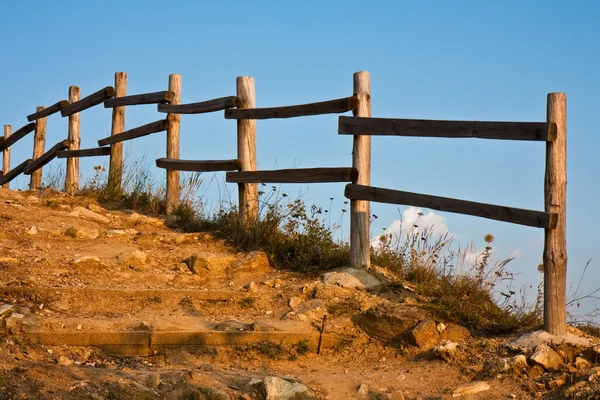 Berg trappa och staket — Stockfoto