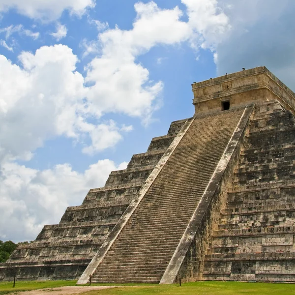 Kukulkan pyramid på chichen itza — Stockfoto