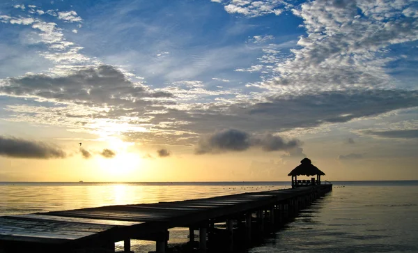 Схід сонця над Карибського басейну — стокове фото