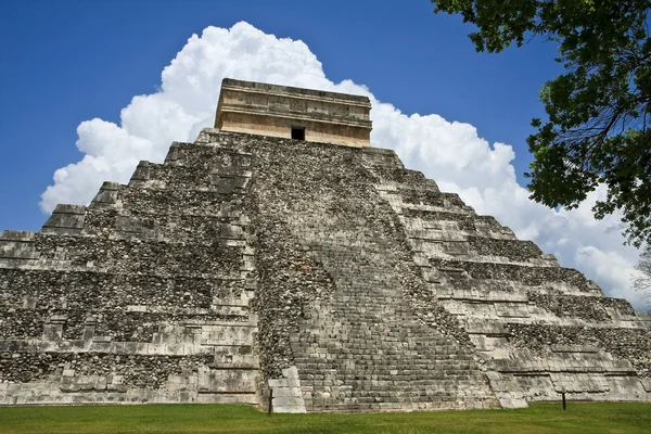 Pirámide de Kukulkan en Chichén Itzá — Foto de Stock