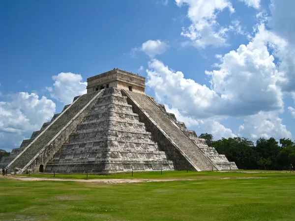 Quetzalcoatlova pyramida v chichen itza — Stock fotografie