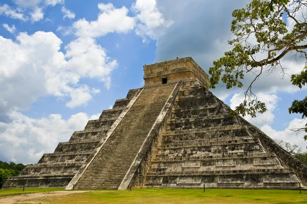 Kukulcan piramide in Chichén Itzá Rechtenvrije Stockfoto's