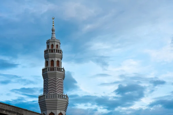 Мечеть в вечернее время — стоковое фото