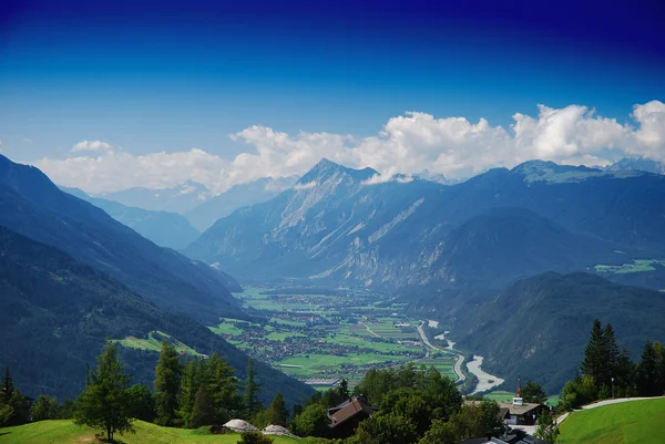 Panorama av österrikiska bergen Royaltyfria Stockbilder