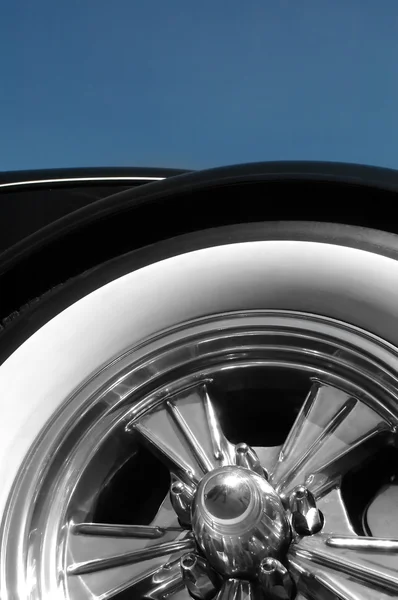 Neumático de pared blanca — Foto de Stock