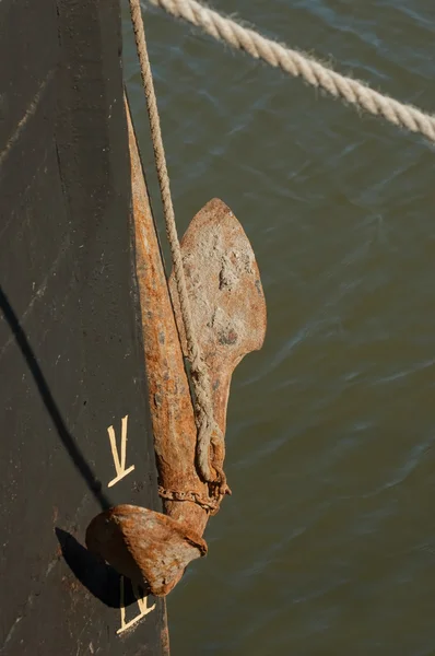 Anclaje del barco oxidante —  Fotos de Stock