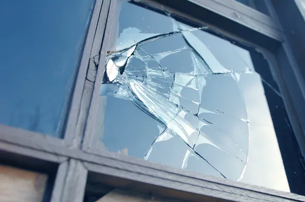 Σπασμένο παράθυρο — Φωτογραφία Αρχείου