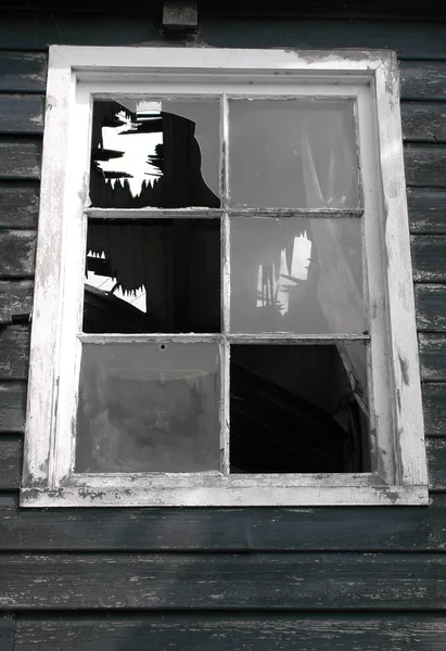 Σπασμένα παράθυρα — Φωτογραφία Αρχείου