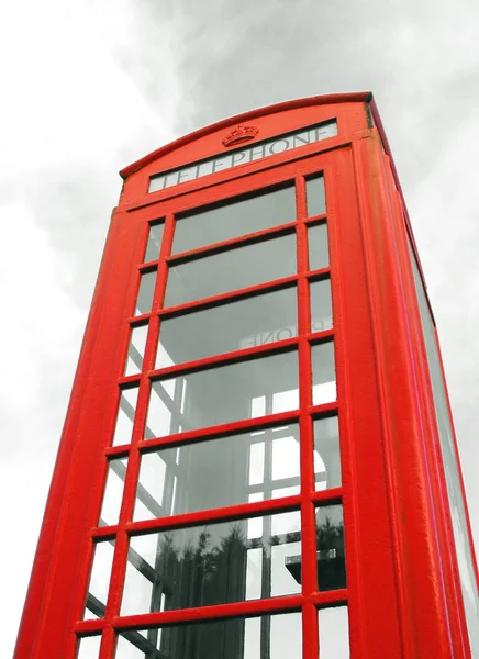 Kırmızı telefon kulübesi — Stok fotoğraf