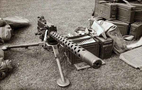 Machinegeweer en munitie vakken — Stockfoto