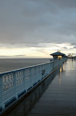 Pier günbatımı