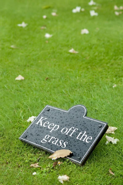 Stai lontano dall'erba. — Foto Stock