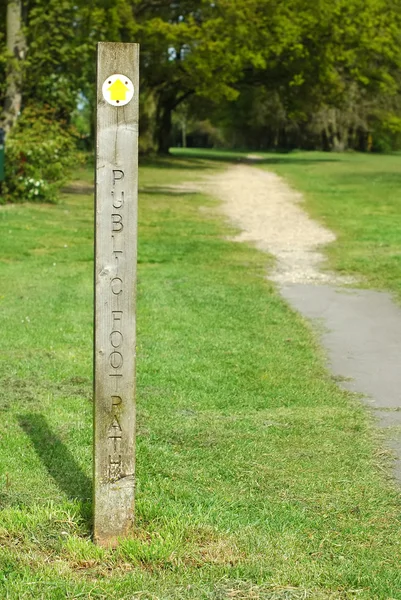Public foot path — Stock Photo, Image
