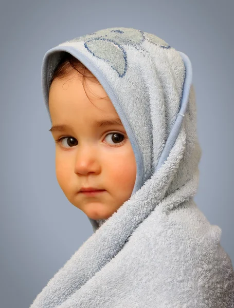 Angel titta baby boy porträtt — Stockfoto