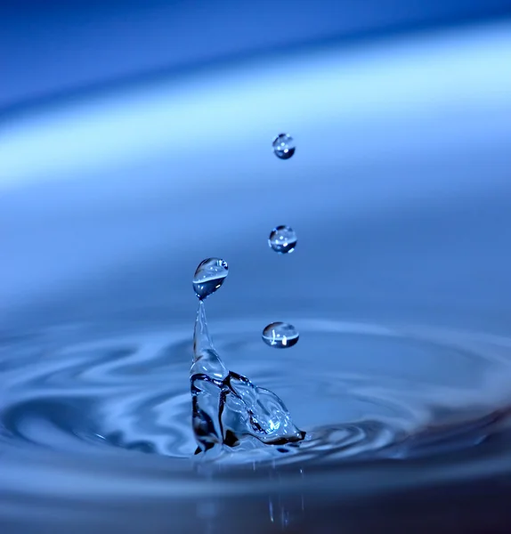 Gotas de água azul — Fotografia de Stock
