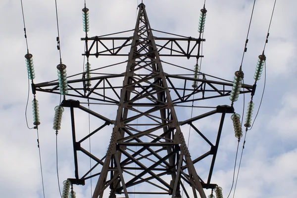 生锈的电力 transmissian 塔 — 图库照片