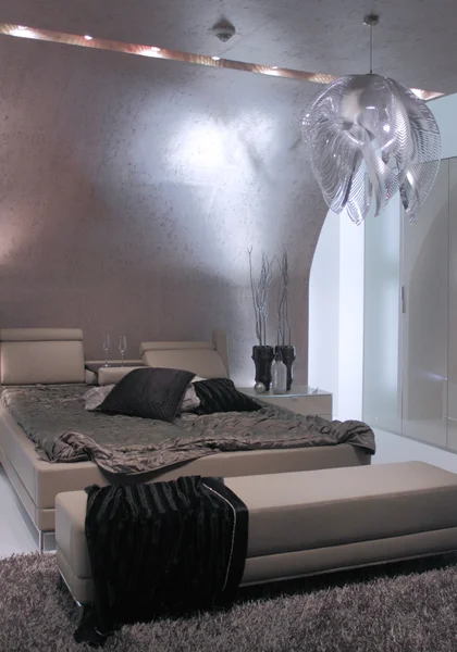 Eleganckie i luksusowe wnętrze sypialni. — Zdjęcie stockowe