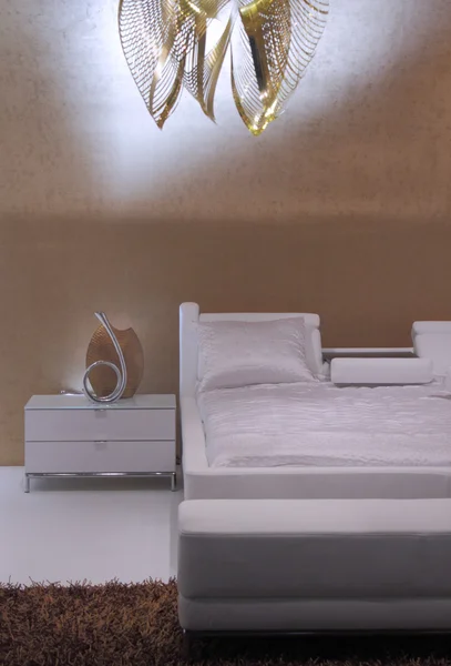 Элегантный и роскошный интерьер спальни. — стоковое фото