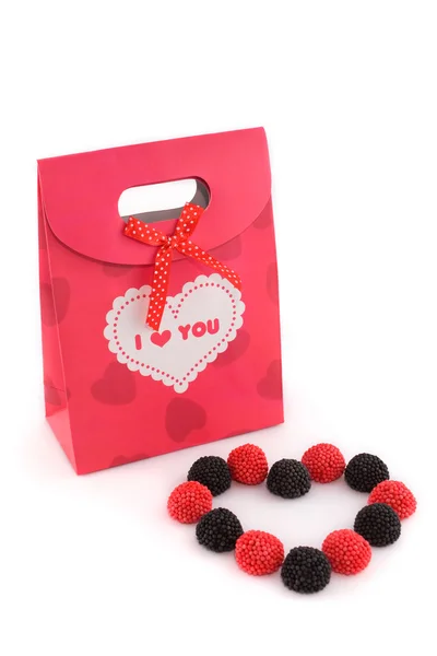 Rode zak voor geschenken met snoep — Stockfoto