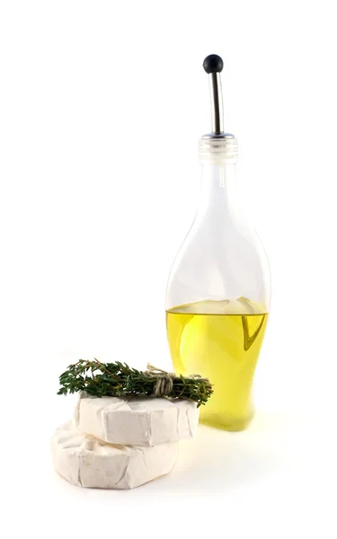 Olio di oliva con formaggio ed erbe aromatiche Foto Stock Royalty Free