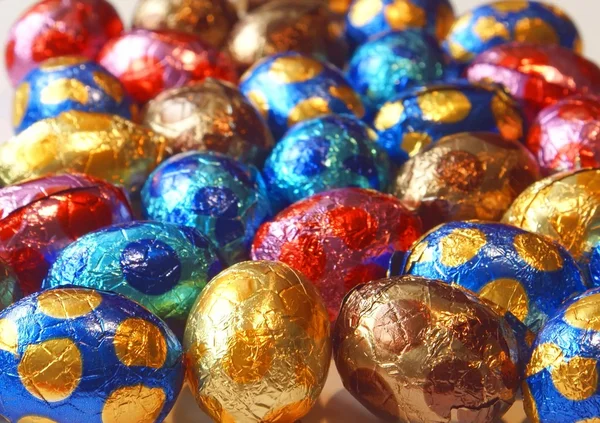 Background of colorful chocolate eggs — Stock Photo, Image