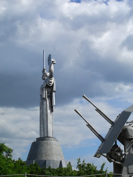 Ukrayna Kiev 'deki anavatan anıtı — Stok fotoğraf