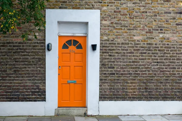Orangefarbene Tür Stockbild
