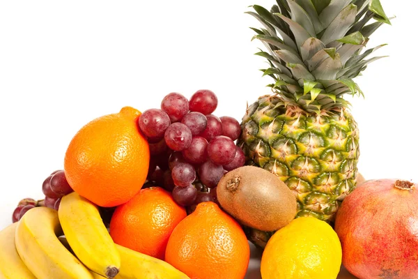 Stapel van heerlijke tropische vruchten — Stockfoto